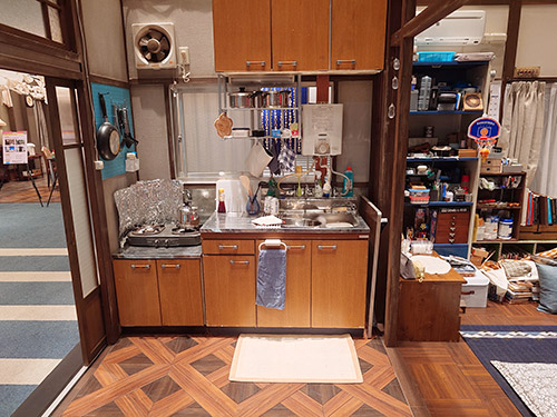 『第2回 フジテレビジュツ博』『海のはじまり』月岡夏（目黒 蓮）のアパートの部屋のセット