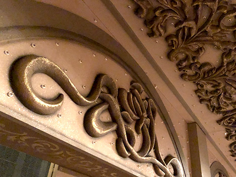 『FNS歌謡祭』大道具に仕込まれた電球